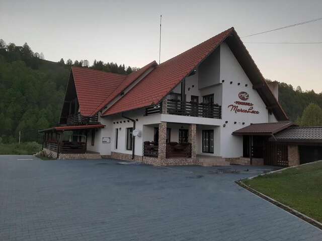 Гостевой дом Pensiunea Marceluca Hodoşa-5